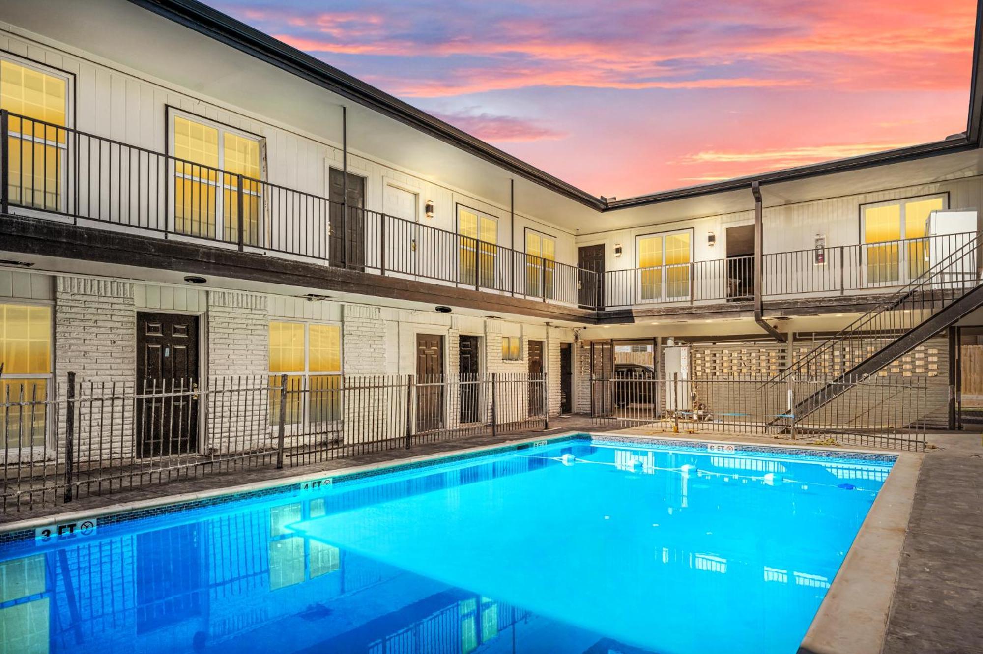 Warm Heights 2Br With Pool & Free Parking Leilighet Houston Eksteriør bilde