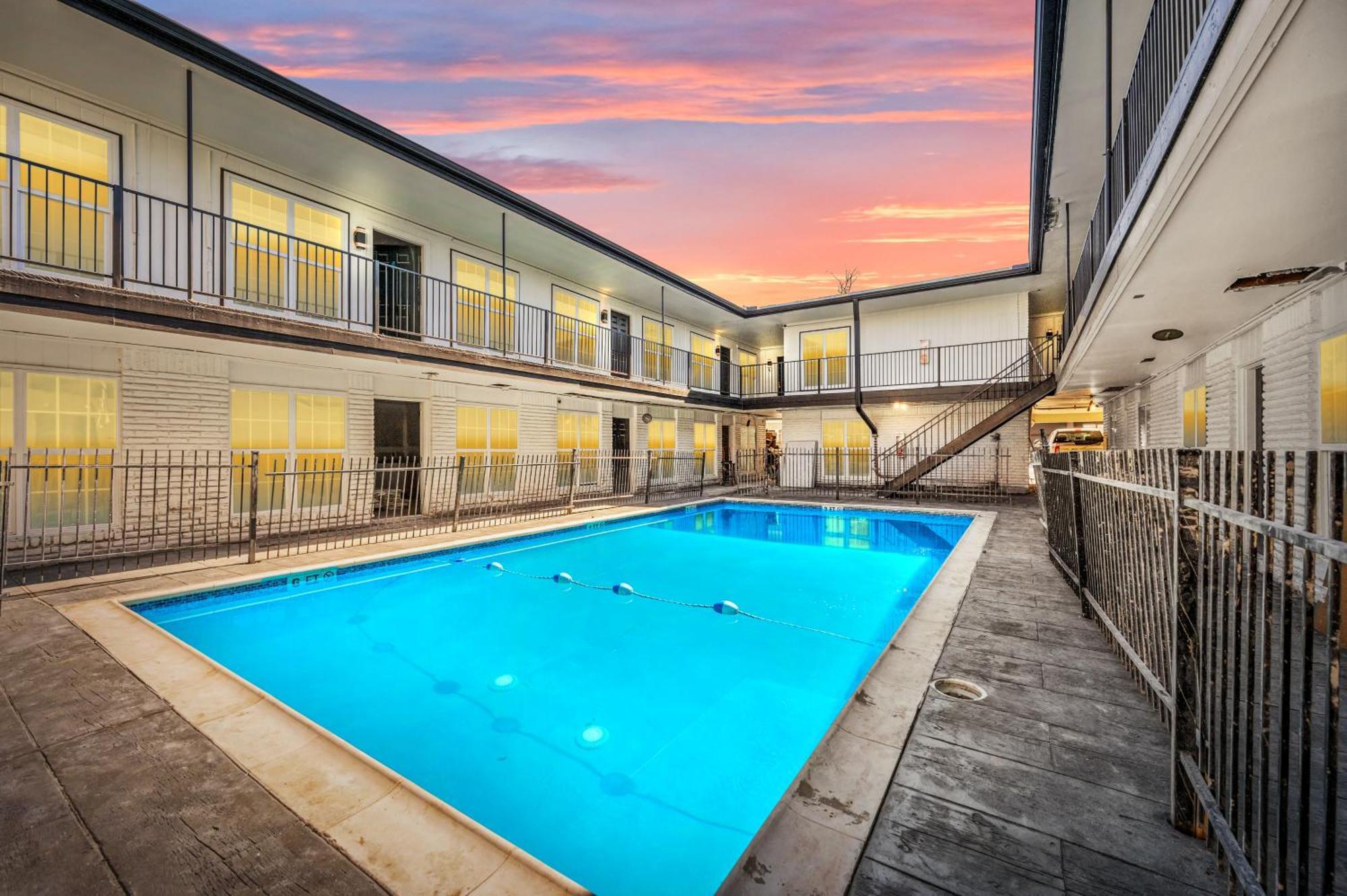 Warm Heights 2Br With Pool & Free Parking Leilighet Houston Eksteriør bilde